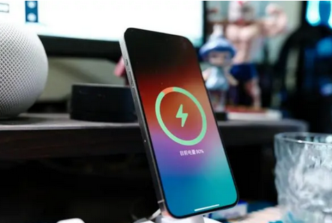 沧县苹果15换屏服务分享用什么充电器给iPhone15充电更好 